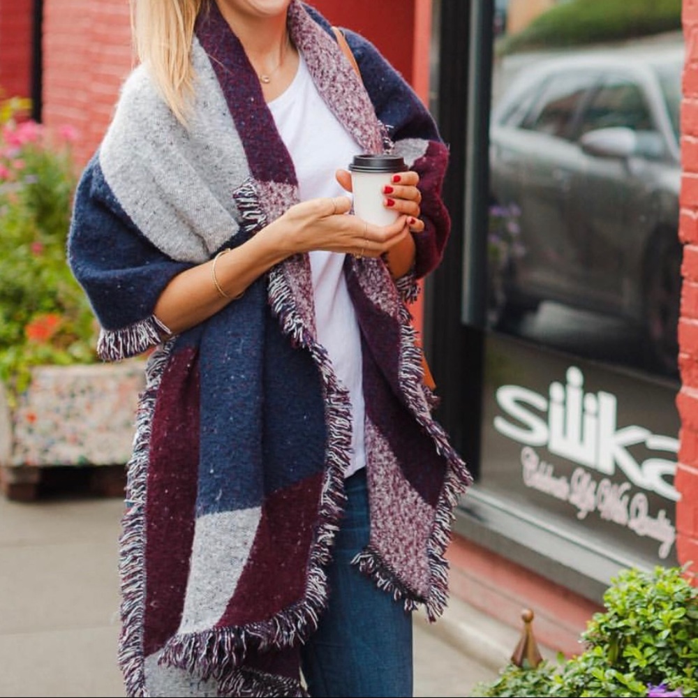 H&M Scarf - Picture 2 of 3